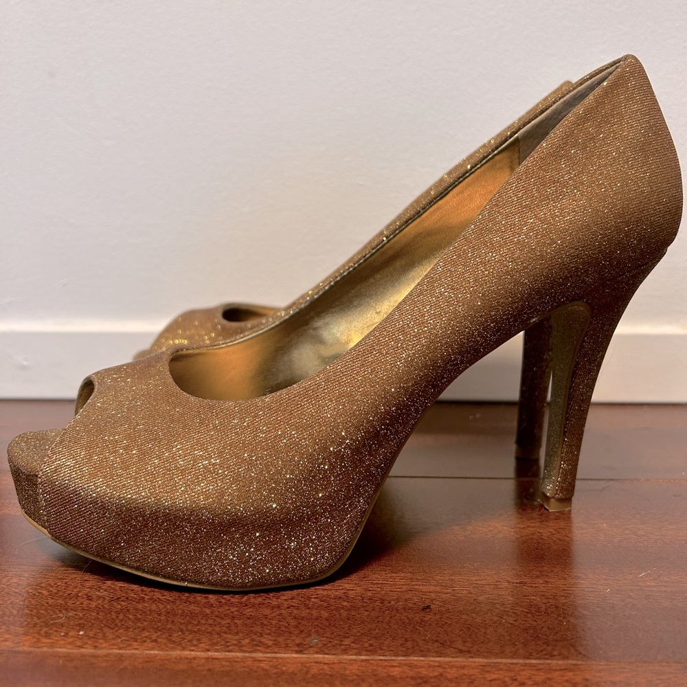 Nine West Gold Glitter Peeptoes